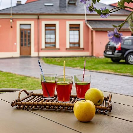 Apartamentos Turisticos As Cetareas Rinlo Exteriör bild