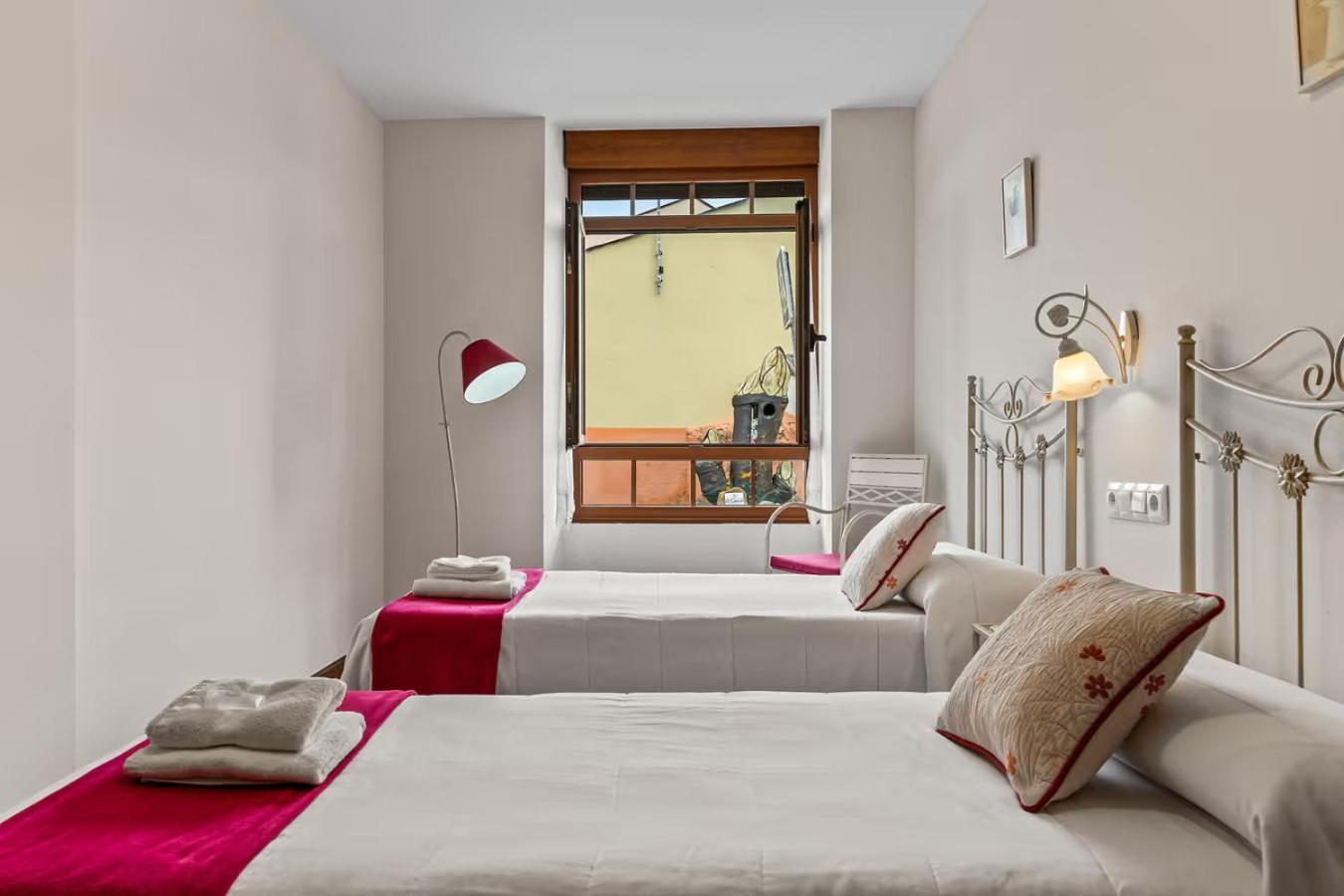 Apartamentos Turisticos As Cetareas Rinlo Rum bild