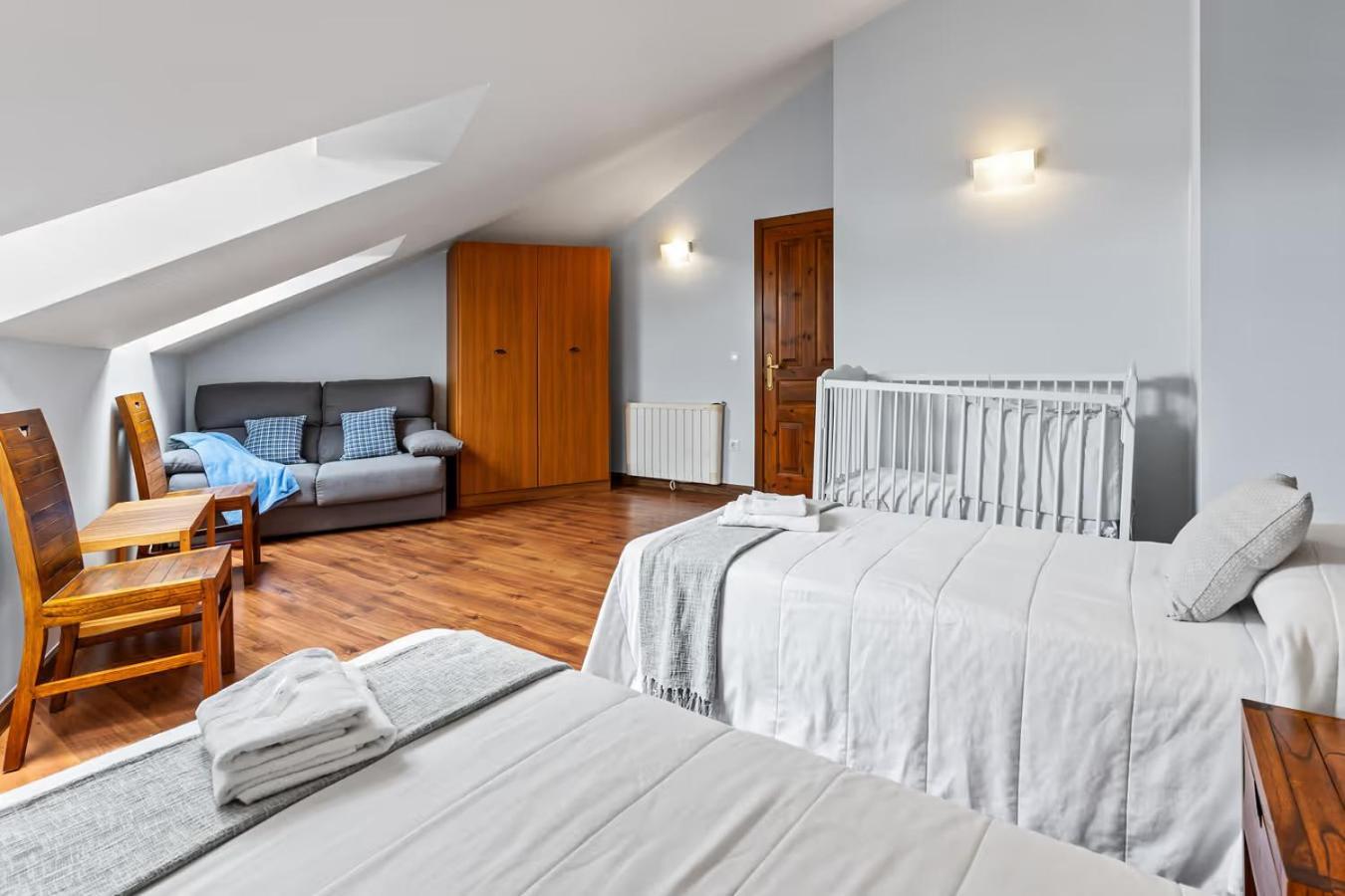 Apartamentos Turisticos As Cetareas Rinlo Rum bild